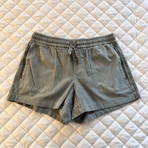 Athleta Cypress olive Green Farallon shorts elastic waist 6